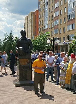 Vladimir Dzhanibekov opens the memorial bust of Igor Volk 2020