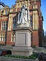 Queen Victoria's Statue - geograph.org.uk - 107476.jpg