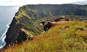 Crater del volcan rano kau, isla de pascua, chile