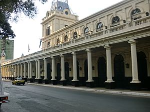 Antigua Estación Central de Ferrocarriles en Asunción