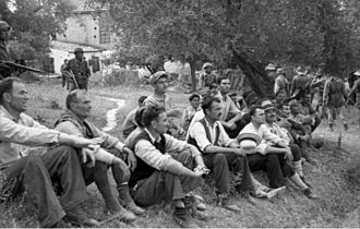 Bundesarchiv Bild 101I-166-0525-27, Kreta, Kondomari, Erschießung von Zivilisten