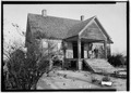 FRONT AND SIDE VIEW, S.W. - Nunnley-Bowden House, State Route 95, Gordon, Houston County, AL HABS ALA,35-GORD.V,1-1
