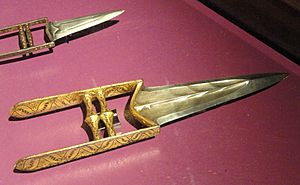 Katar push dagger, northern India, 1700s - Higgins Armory Museum - DSC05597