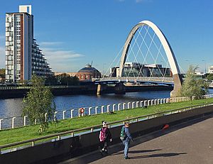 NS5765 The Clyde, and 'Squinty' bridge, Glasgow
