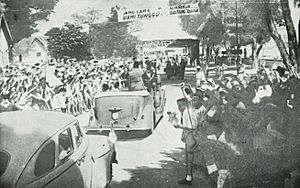 Sukarno's return to Yogyakarta, Kota Jogjakarta 200 Tahun, plate before page 73