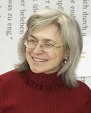 Anna Politkovskaja im Gespräch mit Christhard Läpple.jpg