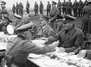 Bundesarchiv Bild 183-H13192, Adolf Hitler im Sudetenland