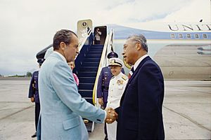 Richard Nixon greets Hiram Fong