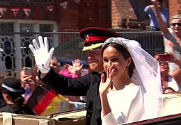 Prince Harry and Meghan’s carriage procession through streets of Windsor 05