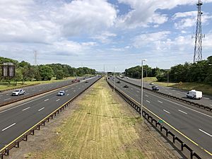 2021-05-28 09 27 02 View north along New Jersey State Route 444 (Garden State Parkway) from the overpass for Middlesex County Route 670 (Main Street) in Sayreville, Middlesex County, New Jersey