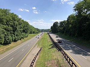 2021-06-06 15 38 49 View south along New Jersey State Route 444 (Garden State Parkway) from the overpass for Bergen County Route 71 (Wierimus Avenue) in Hillsdale, Bergen County, New Jersey