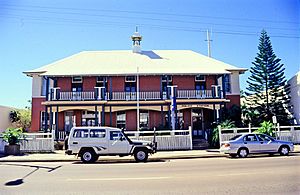 Charters Towers Police Station, Gill Street elevation (1997).jpg