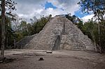 La pyramide Nohoch Mul (8453085740).jpg