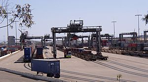 Intermodal ship-to-rail transfer