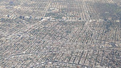 Los-Angeles-Miracle-Mile-Wilshire-Aerial-view-from-south-August-2014