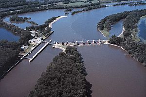 Mississippi River Lock and Dam number 3.jpg