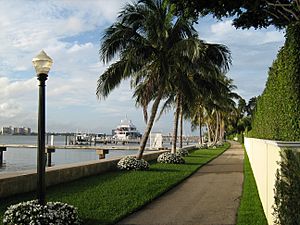Town of Palm Beach - lake bikeway