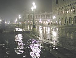 Venezia acqua alta notte 2005 modificata