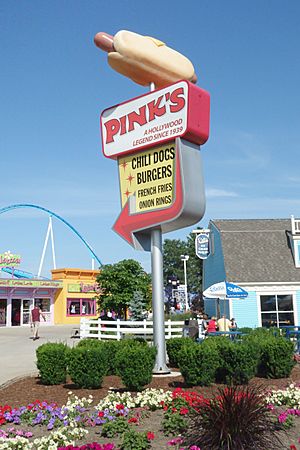 Cedar Point Pink's Hot Dogs (14669390970)