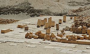 MentuhotepII-Reste des Ambulatoriums