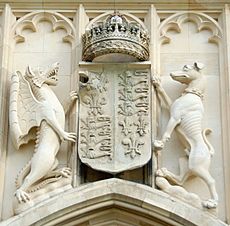 Royal Arms of England at King's College, Cambridge (cropped)