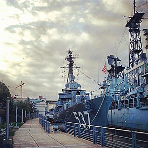 USS THE SULLIVANS (destroyer) 2013-09-22 07-37-32.jpg