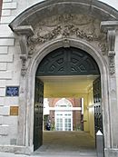 Archway through to Turner's Courtyard, College Hill - geograph.org.uk - 923916
