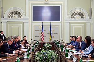 Secretary Kerry Makes Comments to Ukrainian Prime Minister Groysman and Rada Speaker Parubiy at the Rada in Kyiv (27870886910)