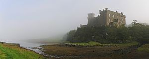 Dunvegan Castle in the mist01editcrop 2007-08-22
