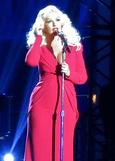 Christina Aguilera - Breakthrough Prize Scientists, 2014 (cropped)