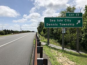 2020-07-16 14 37 25 View south along New Jersey State Route 444 (Garden State Parkway) at Exit 17 (Sea Isle City, Dennis Township) in Dennis Township, Cape May County, New Jersey