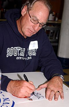 Craig T Nelson signs autographs