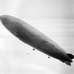 Hindenburg D-LZ129 léghajó a Berlini Olimpia idején. Fortepan 17447