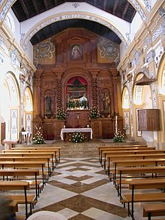 Interior iglesia algezares