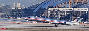 American Airlines - N972TW - Flickr - skinnylawyer