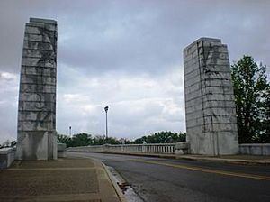 Lincoln Memorial Bridge Pylons.jpg