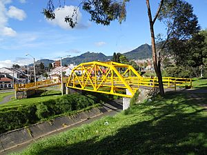 Puente sobre el río Fucha Bogotá