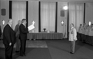 Bundesarchiv Bild 183-1985-0208-035, Berlin, 35. Jahrestag des Ministeriums für Staatssicherheit