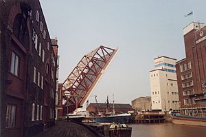 Drypool Bridge Raised 1990