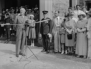 Lieutenant-Governor Dr. Bruce opens Casa Loma to the public (Fonds 1244, Item 4121)
