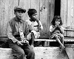 Nuu-chah-nulth children in Friendly Cove