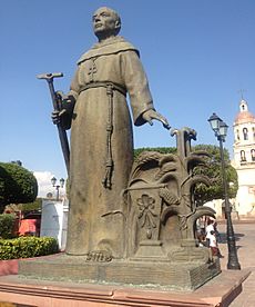 Fray Junípero Serra, escultura de Alberto Pérez Soria (cropped)