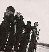 Milicianas em 1936 por Gerda Taro.jpg
