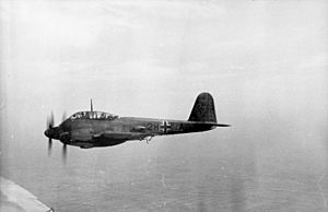 Bundesarchiv Bild 101I-363-2270-18, Frankreich, Flugzeug Me 210