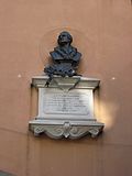 Lucca - Busto e lapide sulla casa natale di Pompeo Batoni