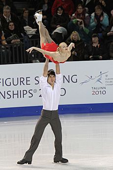 Maria Mukhortova and Maxim Trankov at 2010 European Championships (4)