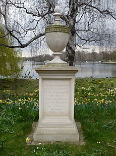 Memorial to Queen Caroline, wife of George II - geograph.org.uk - 746112