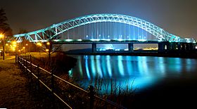Silver Jubilee Bridge, Runcorn at night (geograph 4431283).jpg