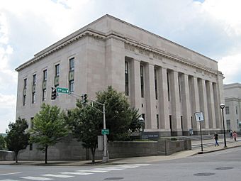 Tennessee Supreme Court building Nashville TN 2013-07-20 003.jpg