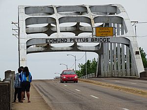 Edmund Pettus Bridge - Selma - Alabama - USA - 01 (33594657054)